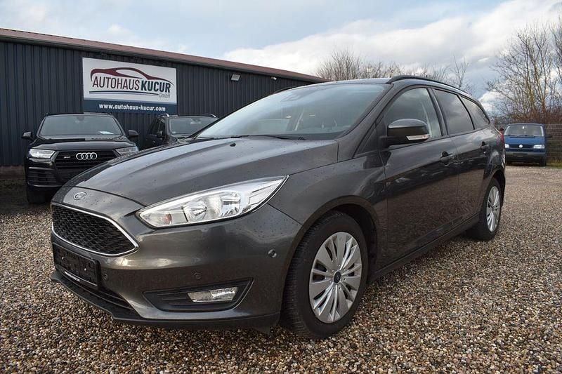 Gebraucht Ford Focus Business Edition 125 PS (91 kW) 2018 Grau Limousine