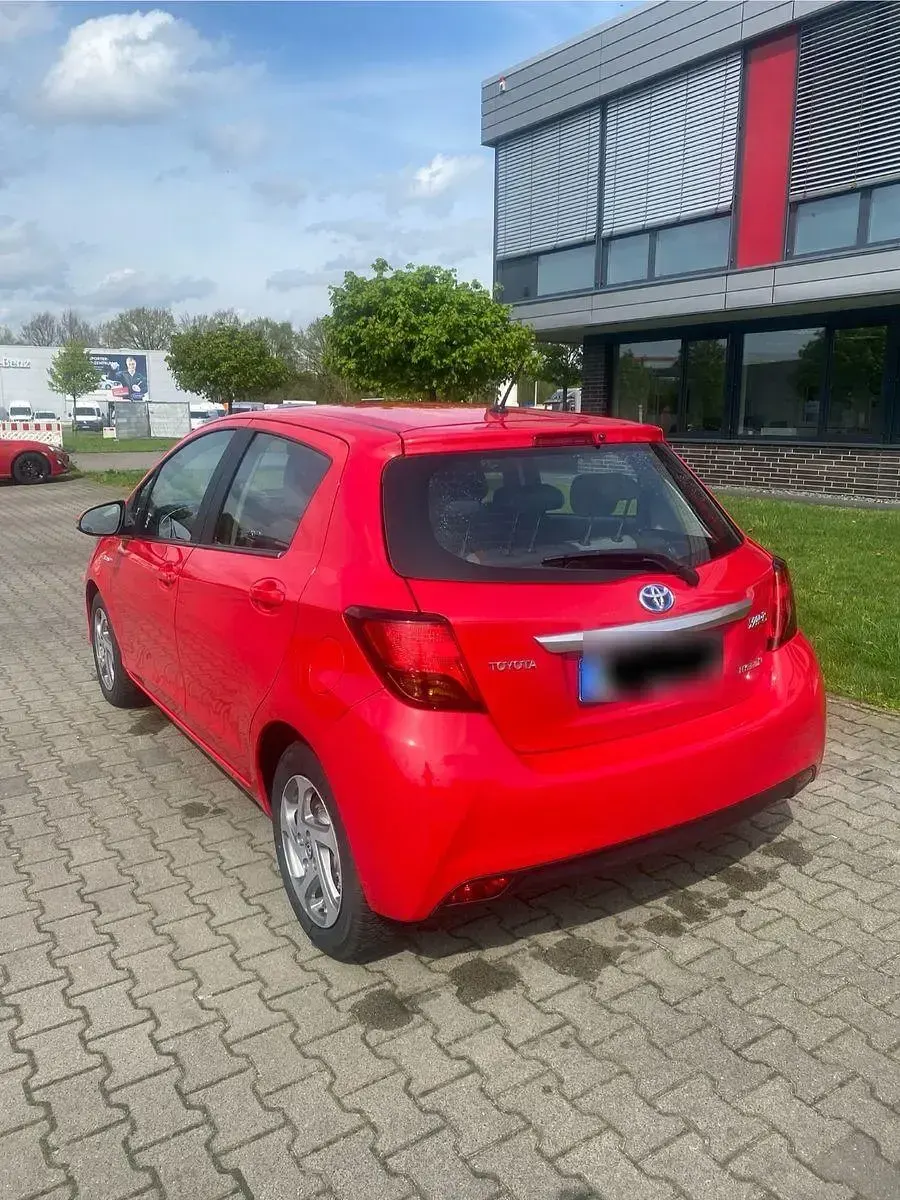 Gebraucht Toyota Yaris Comfort 73 PS (53 kW) 2015 Rot Kleinwagen