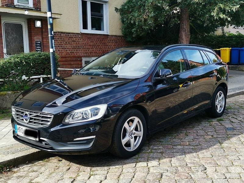 Schwarz Gebraucht 2014 Volvo V60 Kombi | 9.800 € (Guter Preis) - Bild 1/4