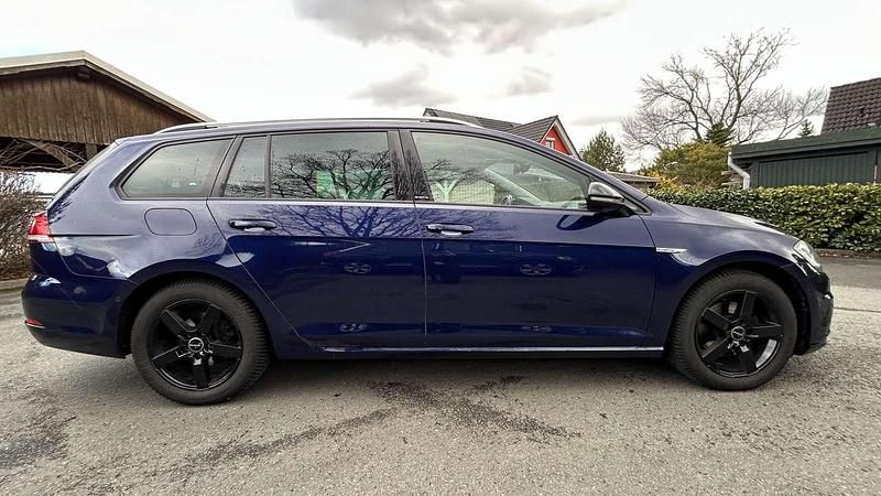 Gebraucht VW Golf VII IQ Drive 131 PS (96 kW) 2019 Blau Kombi