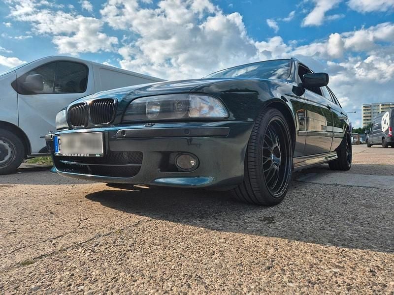 Grün Gebraucht 1997 BMW 523 Kombi | 3.500 € - Bild 1/4