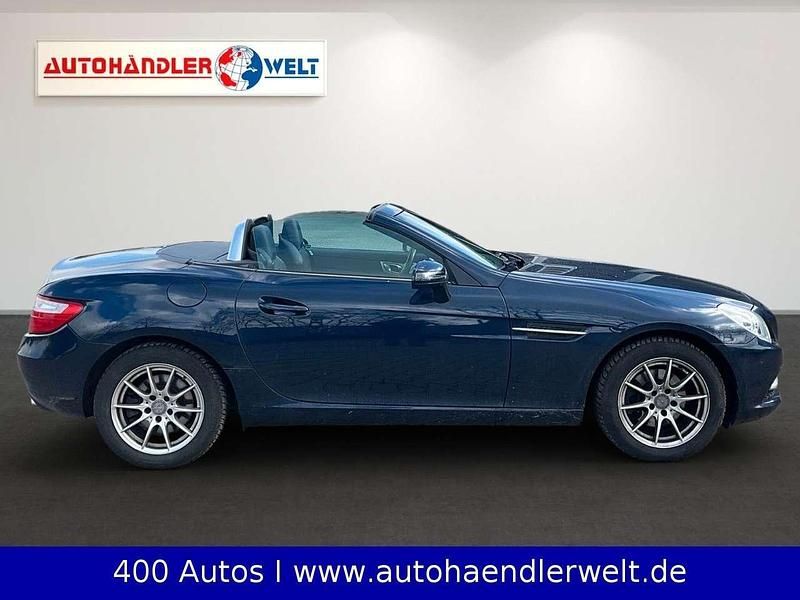 Second-hand Mercedes SLK200 184 CP (135 kW) 2011 Albastru Cabrio