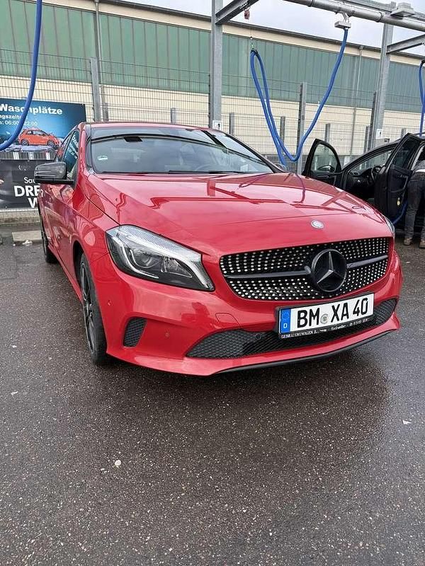 Gebraucht Mercedes A180 109 PS (80 kW) 2016 Rot Kleinwagen