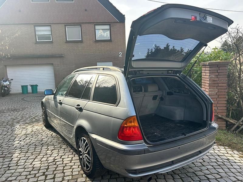 Gebraucht BMW 316 115 PS (84 kW) 2012 Grau Kombi