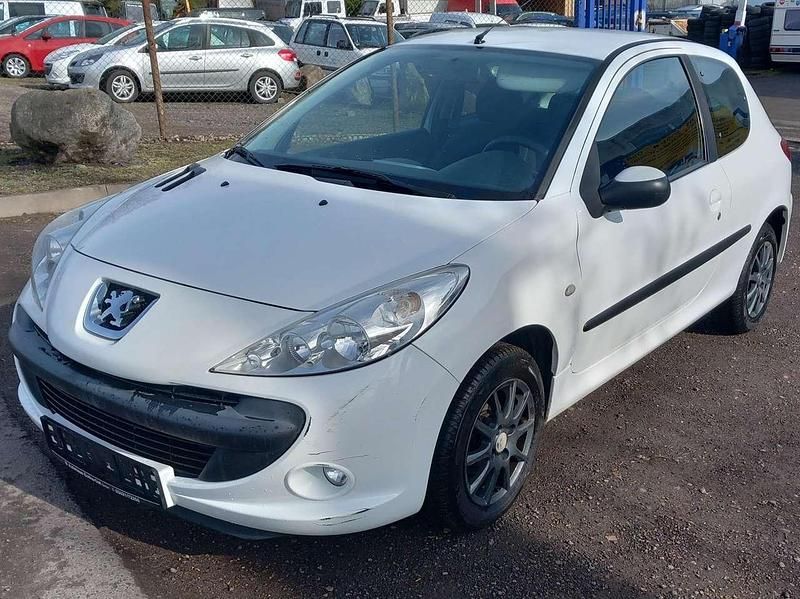 Gebraucht Peugeot 206 75 PS (55 kW) 2009 Weiß Limousine