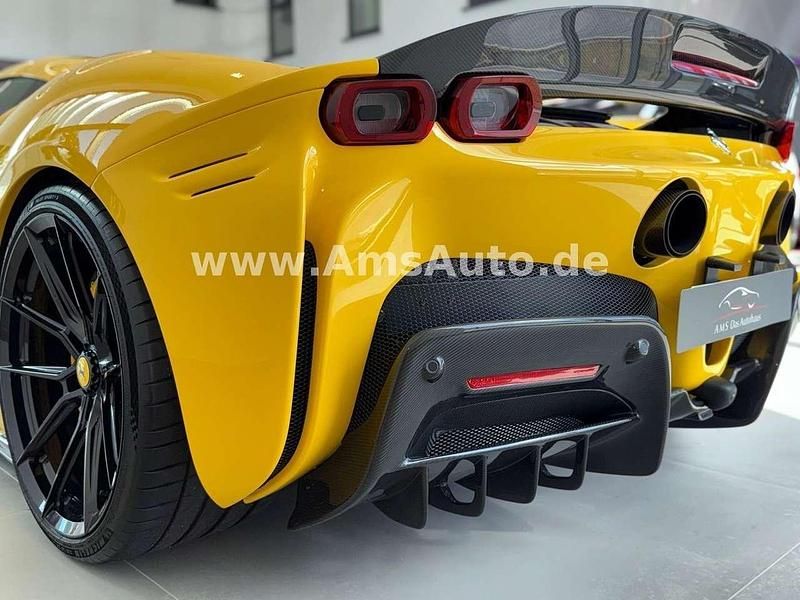 Gebraucht Ferrari SF90 1001 PS (736 kW) 2024 Giallo modena Cabrio