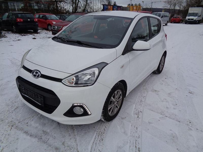 Gebraucht Hyundai i10 Edition 87 PS (63 kW) 2015 Weiß Kleinwagen