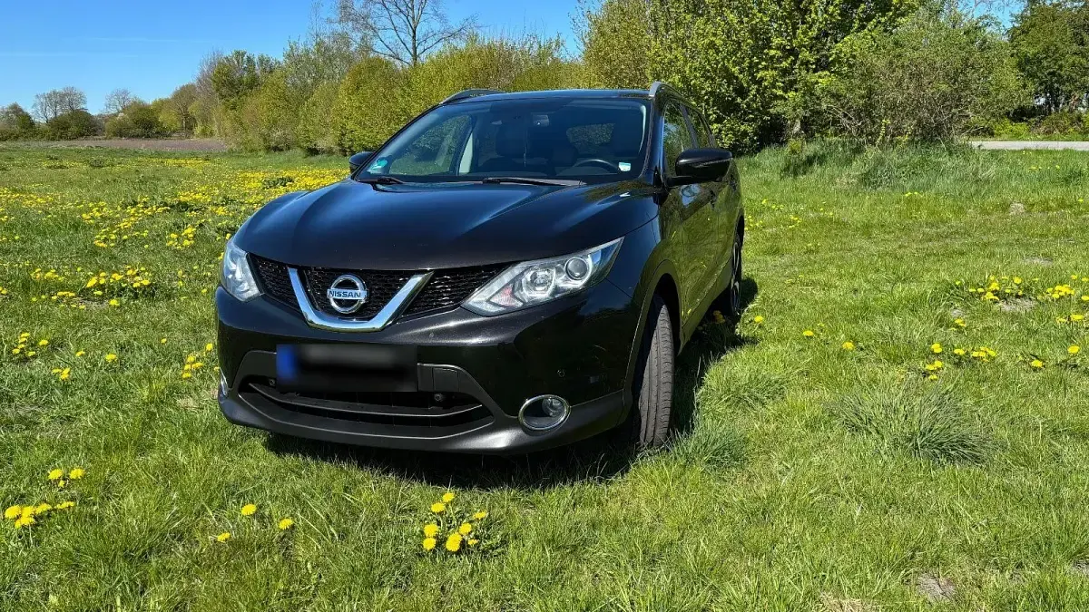 Gebraucht Nissan Qashqai N-Connecta 116 PS (85 kW) 2017 Schwarz SUV
