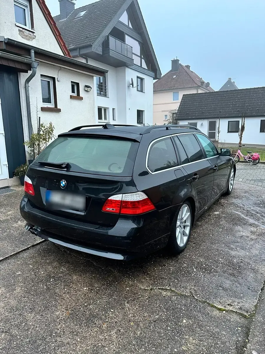 Gebraucht BMW 525 197 PS (144 kW) 2009 Schwarz Kombi