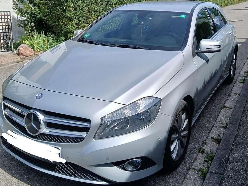 Silber Gebraucht 2013 Mercedes A200 Limousine | 11.000 € (Guter Preis) - Bild 1/4