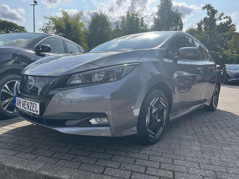 Grau Gebraucht 2022 Nissan Leaf Acenta Kleinwagen | 13.990 € (Fairer Preis) - Bild 1/4
