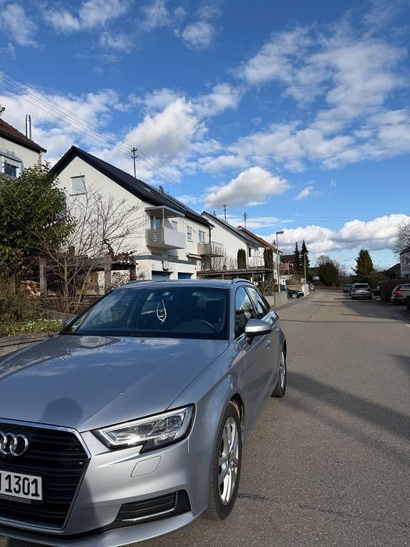 Gebraucht Audi A3 Sport 150 PS (110 kW) 2018 Grau Limousine