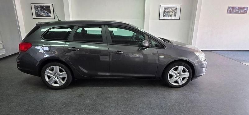 Grau Gebraucht 2011 Opel Astra Edition Kombi | 2.990 € (Guter Preis) - Bild 1/4