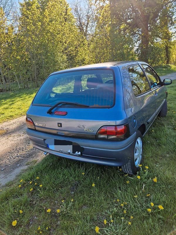 Brugt Renault Clio II 50 HK (36 kW) 1998 Andere farben Hatchback