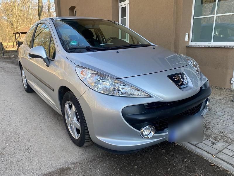 Gebraucht Peugeot 207 75 PS (55 kW) 2009 Silber Kleinwagen