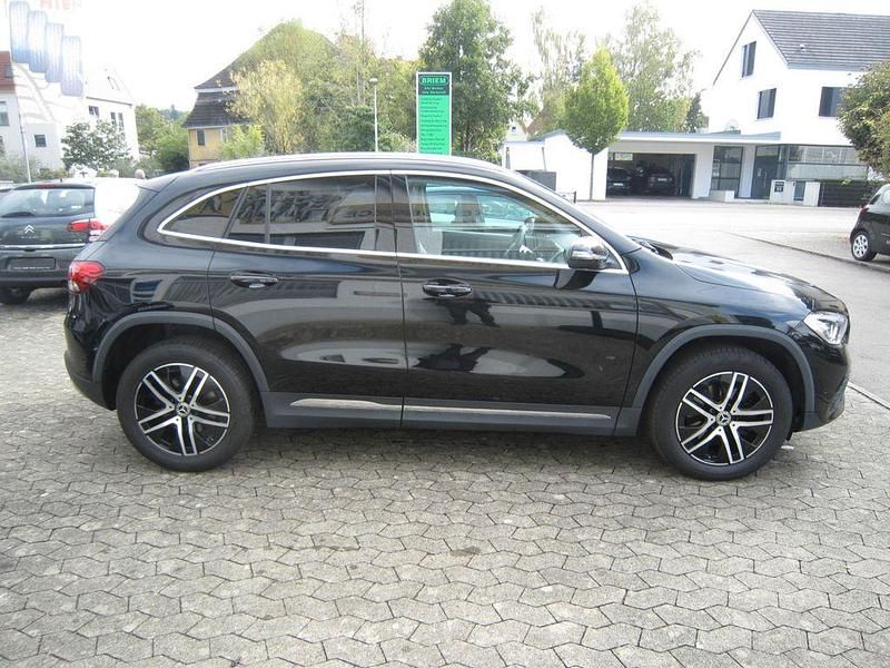 Gebraucht Mercedes GLA220 190 PS (139 kW) 2020 Schwarz SUV