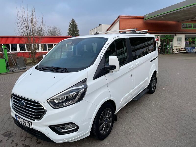 Weiß Gebraucht 2021 Ford Tourneo Custom Van / Kleinbus | 32.500 € (Guter Preis) - Bild 1/4