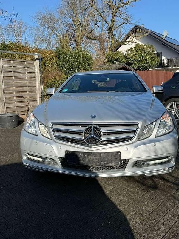 Gebraucht 2012 Mercedes E200 Elegance Coupé | 15.990 € (Fairer Preis) - Bild 1/4