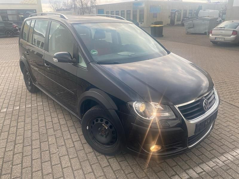 Schwarz Gebraucht 2009 VW Touran Cross Van / Kleinbus | 5.499 € (Guter Preis) - Bild 1/4