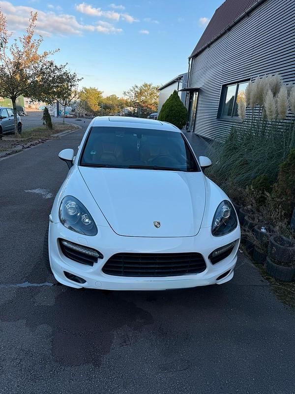 Weiß Gebraucht 2013 Porsche Cayenne GTS SUV | 17.800 € (Fairer Preis) - Bild 1/4
