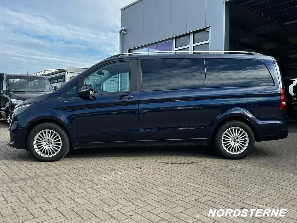 Gebraucht Mercedes EQV300 150 kW (204 PS) 2022 Cavansitblau Van / Kleinbus
