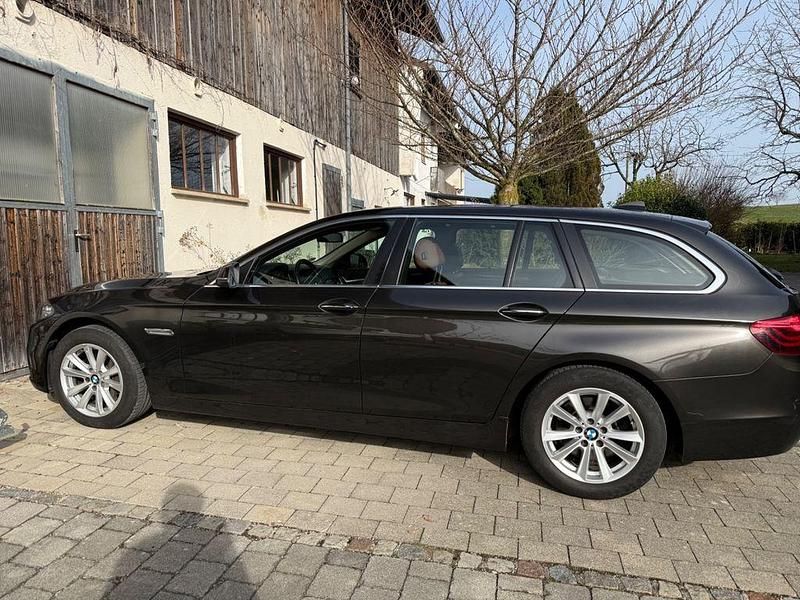 Gebraucht BMW 525 218 PS (160 kW) 2015 Braun Kombi