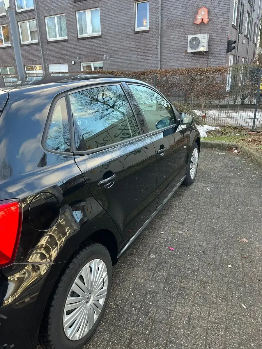 Gebraucht VW Polo 90 PS (66 kW) 2014 Schwarz Limousine
