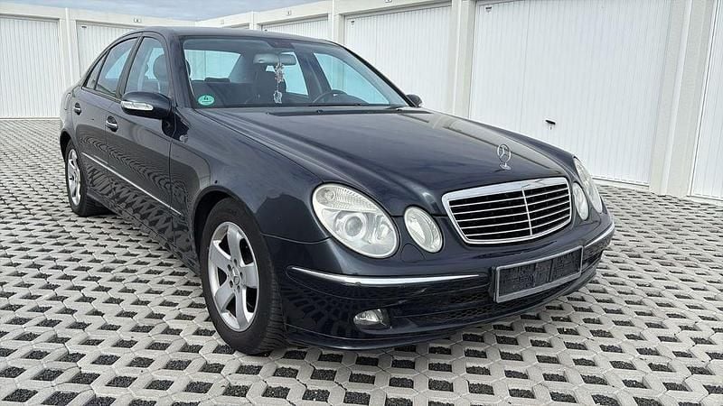 Gebraucht Mercedes E220 Avantgarde 150 PS (110 kW) 2006 Blau Limousine
