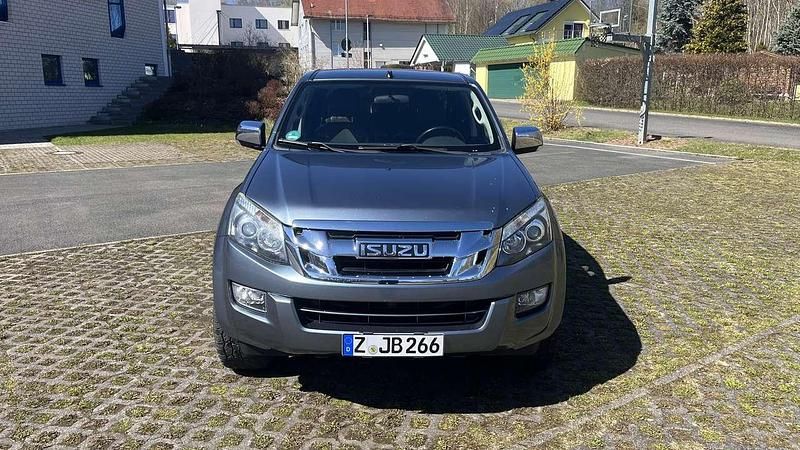 Second-hand Isuzu D-Max 163 CP (119 kW) 2013 Van