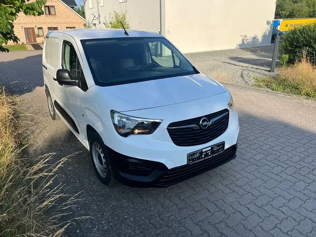 Gebraucht Opel Combo 76 PS (55 kW) 2020 Weiß Van / Kleinbus