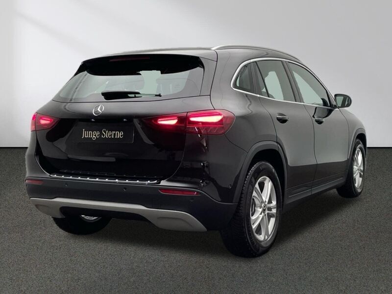 Gebraucht Mercedes GLA200 163 PS (119 kW) 2024 Schwarz SUV