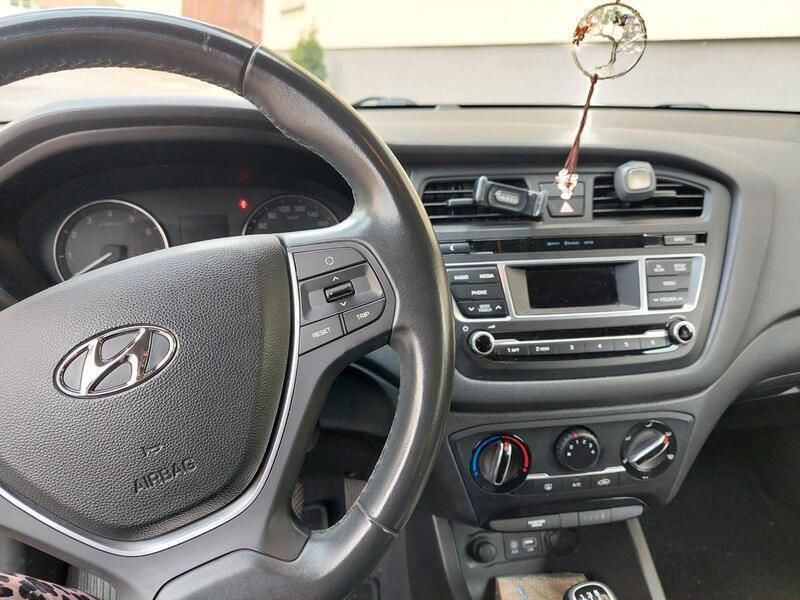Blau Gebraucht 2017 Hyundai i20 Classic Kleinwagen | 7.600 € (Fairer Preis) - Bild 1/4