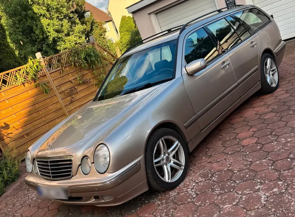 Gebraucht Mercedes E430 Elegance 279 PS (205 kW) 2001 Gold Kombi