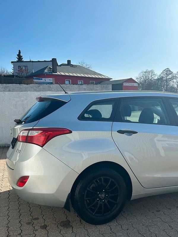 Gebraucht Hyundai i30 99 PS (72 kW) 2015 Grau Kombi