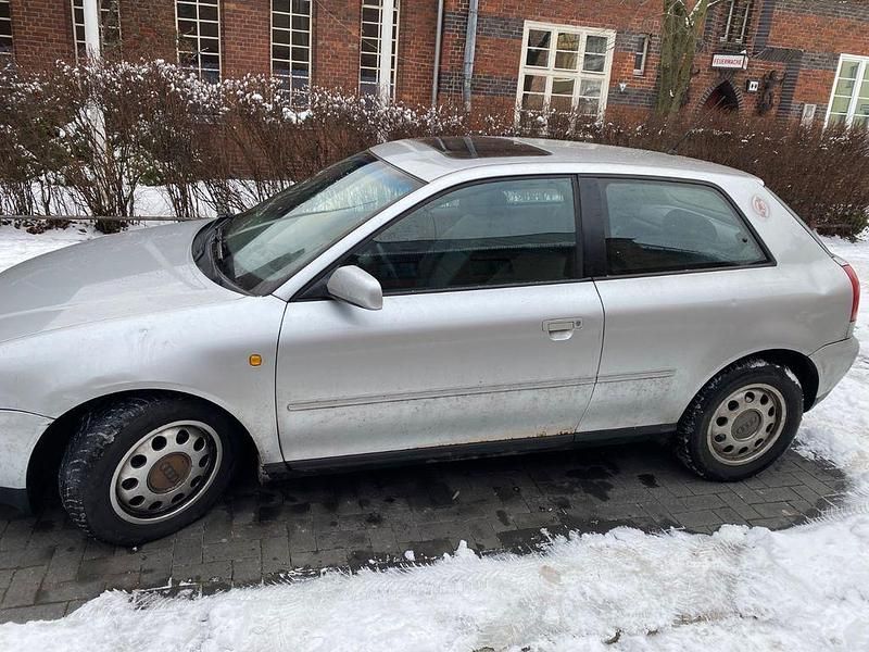 Grau Gebraucht 1997 Audi A3 Ambiente Limousine | 1.450 € (Fairer Preis) - Bild 1/4