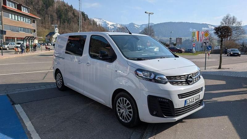 Gebraucht Opel Vivaro 120 PS (88 kW) 2024 Weiß Van / Kleinbus