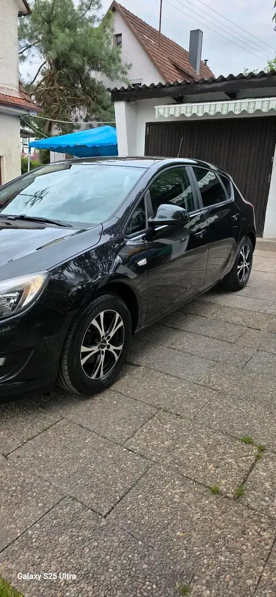 Gebraucht Opel Astra Eco 101 PS (74 kW) 2015 Schwarz Limousine