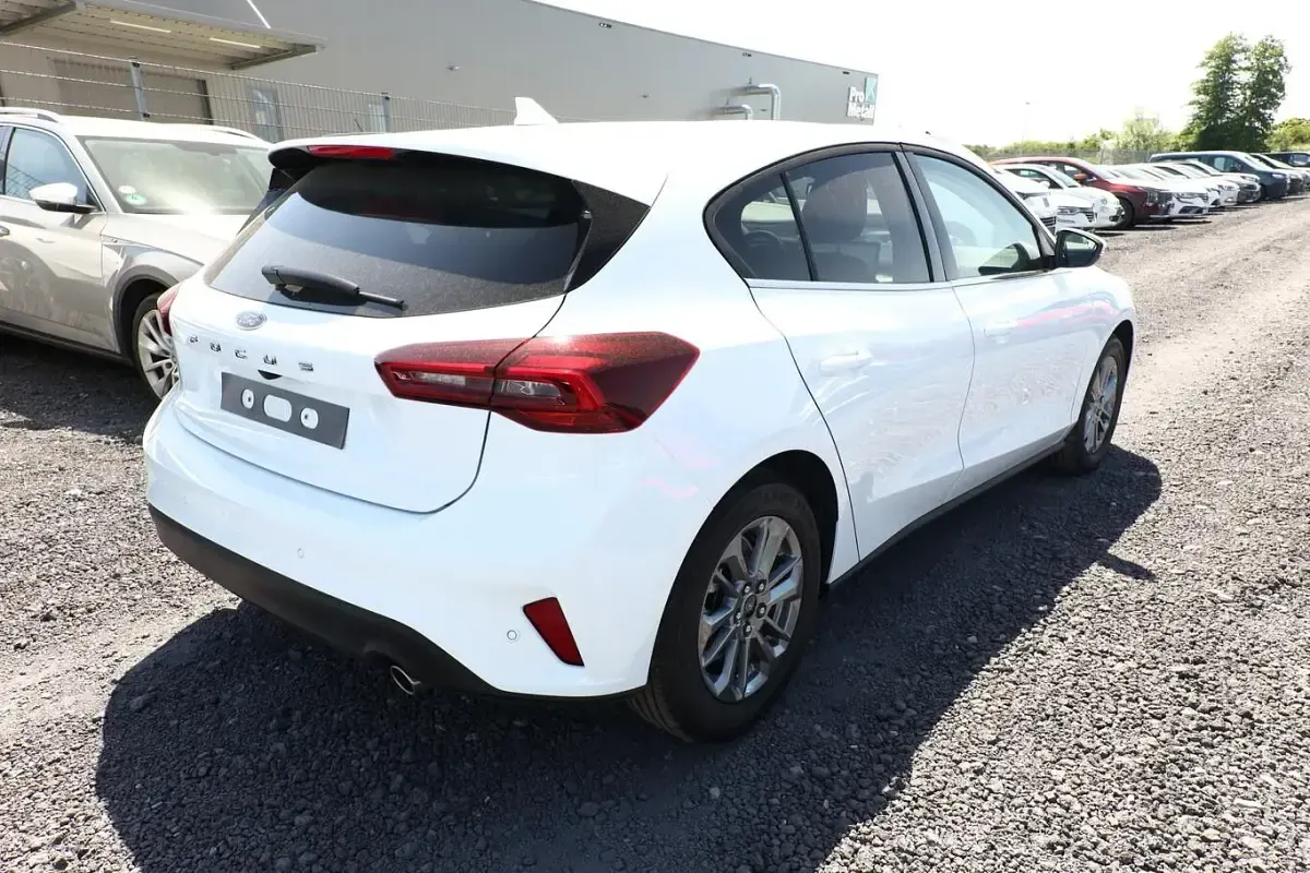 Neu Ford Focus Titanium X 125 PS (91 kW) 2026 Frozen white Limousine