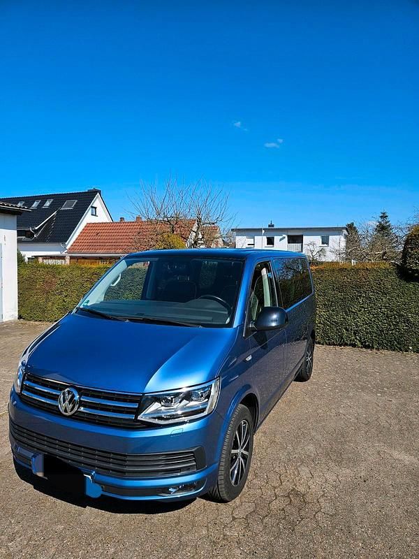 Blau Gebraucht 2017 VW Multivan Van / Kleinbus | 37.500 € (Fairer Preis) - Bild 1/4