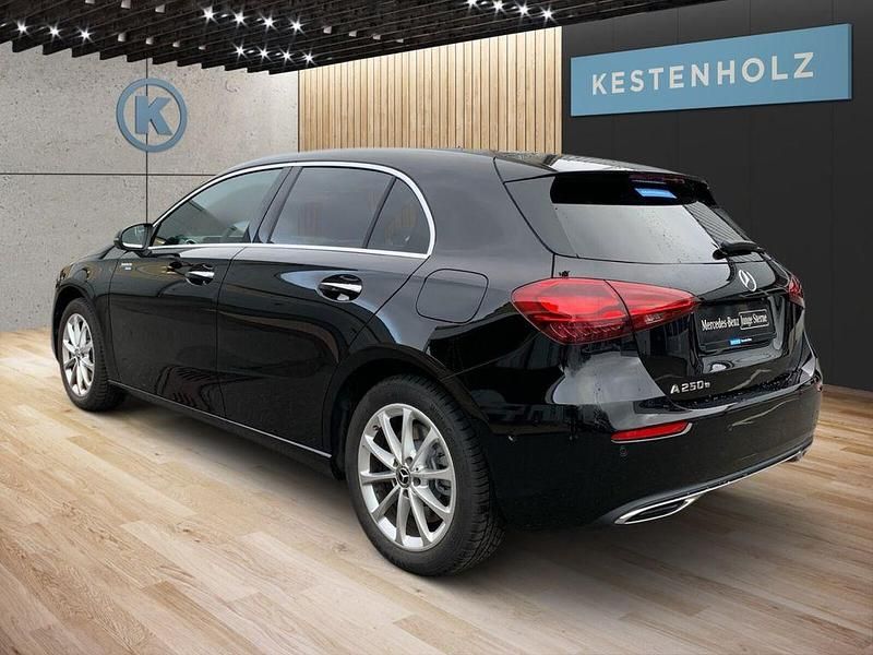 Gebraucht Mercedes A250 Night 218 PS (160 kW) 2026 Unilack nachtschwarz Limousine