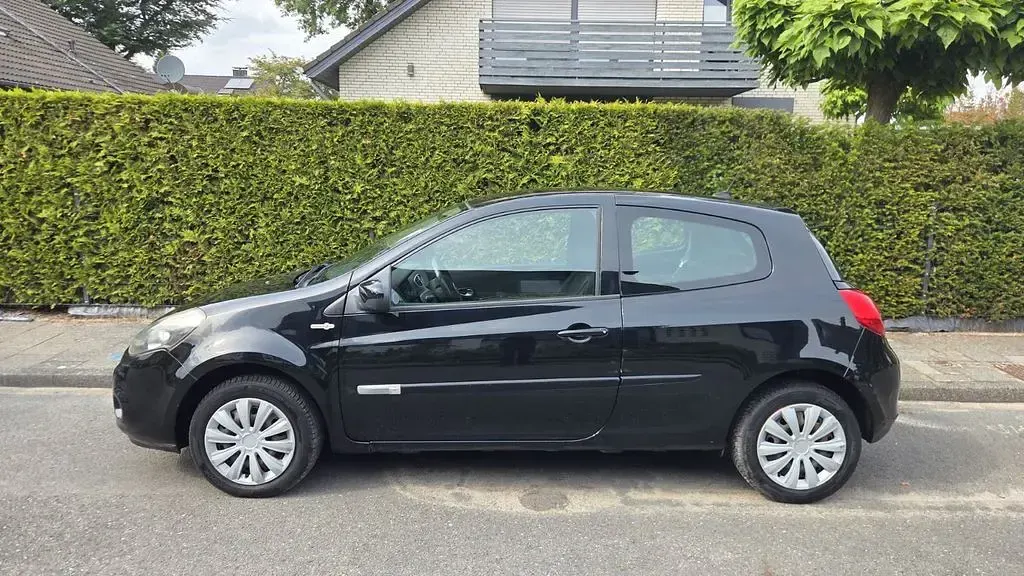 Gebraucht Renault Clio IV 75 PS (55 kW) 2012 Schwarz Limousine