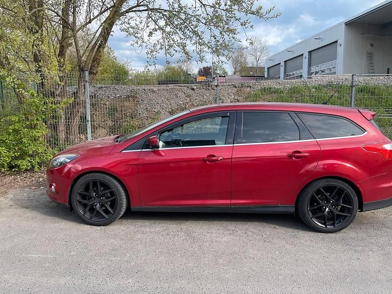Second-hand Ford Focus 125 CP (91 kW) 2012 Roșu Break