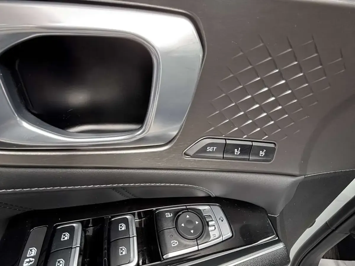 Gebraucht Kia Sorento Platinum 201 PS (147 kW) 2024 Weiß SUV