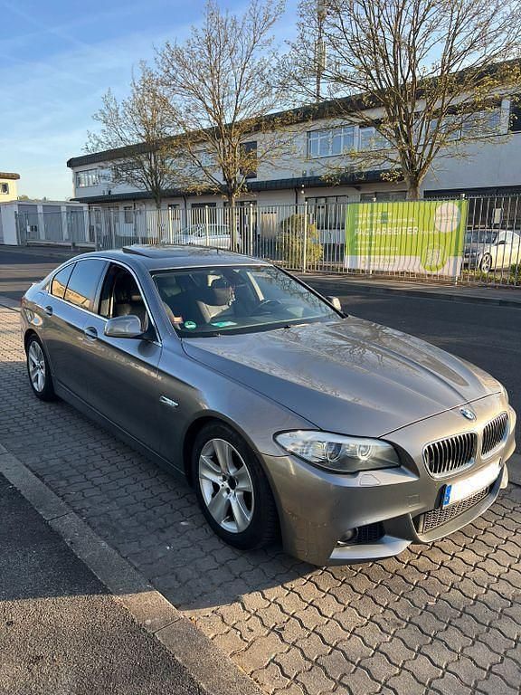 Schwarz Gebraucht 2010 BMW 525 Sport Line Limousine | 9.100 € (Fairer Preis) - Bild 1/4