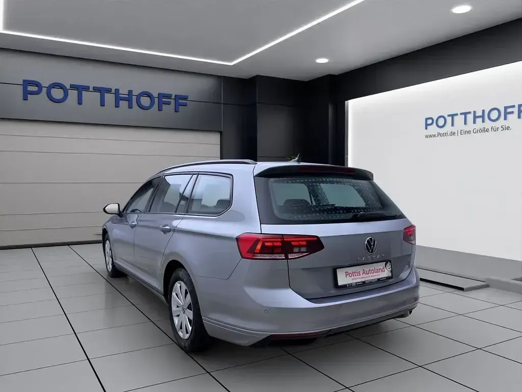 Używany VW Passat Conceptline 150 KM (110 kW) 2023 Srebrny Kombi