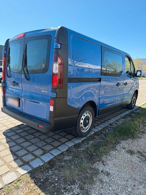 Gebraucht Renault Trafic 120 PS (88 kW) 2017 Blau Van / Kleinbus