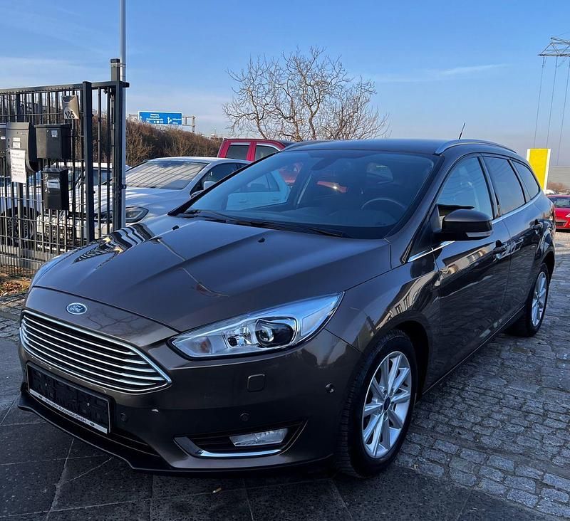 Gebraucht Ford Focus Titanium 125 PS (91 kW) 2017 Braun Limousine