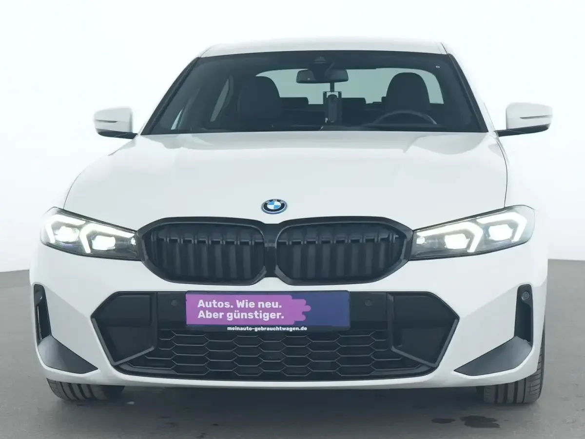 Gebraucht BMW 320e M Sport 204 PS (150 kW) 2023 Alpinweiss Limousine