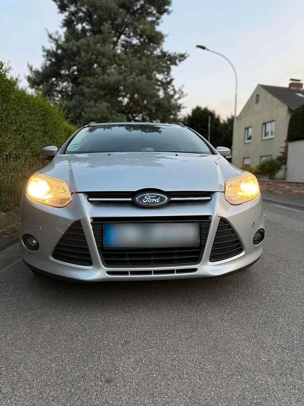 Gebraucht Ford Focus 116 PS (85 kW) 2013 Silber Kombi