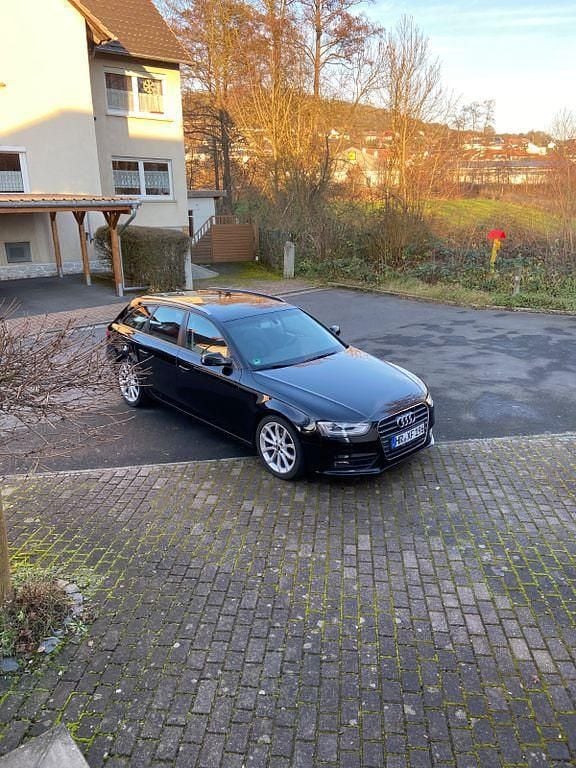 Gebraucht Audi A4 143 PS (105 kW) 2012 Schwarz Kombi